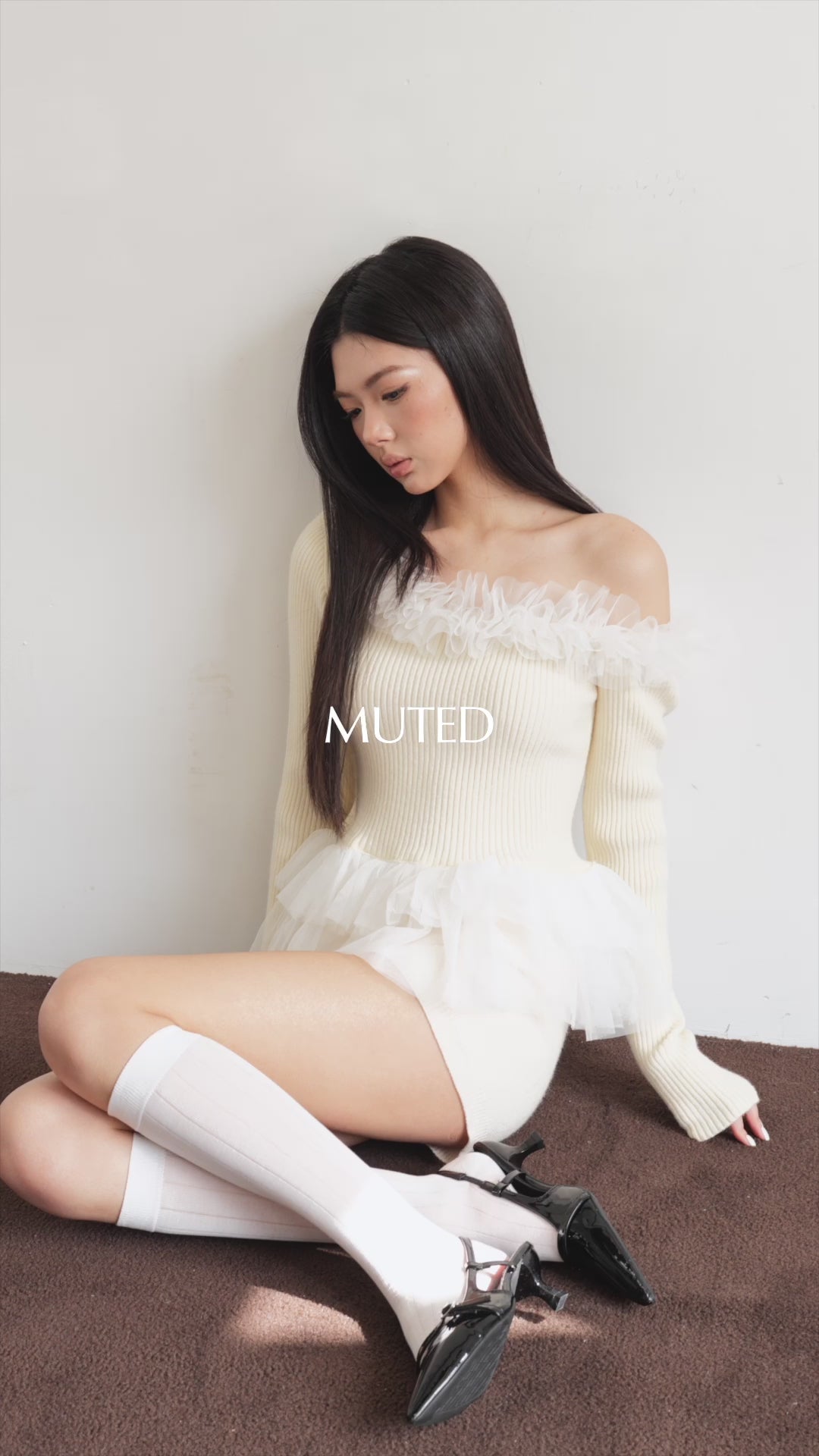 ビデオをロード: Asymmetry Tulle Knit Top　
